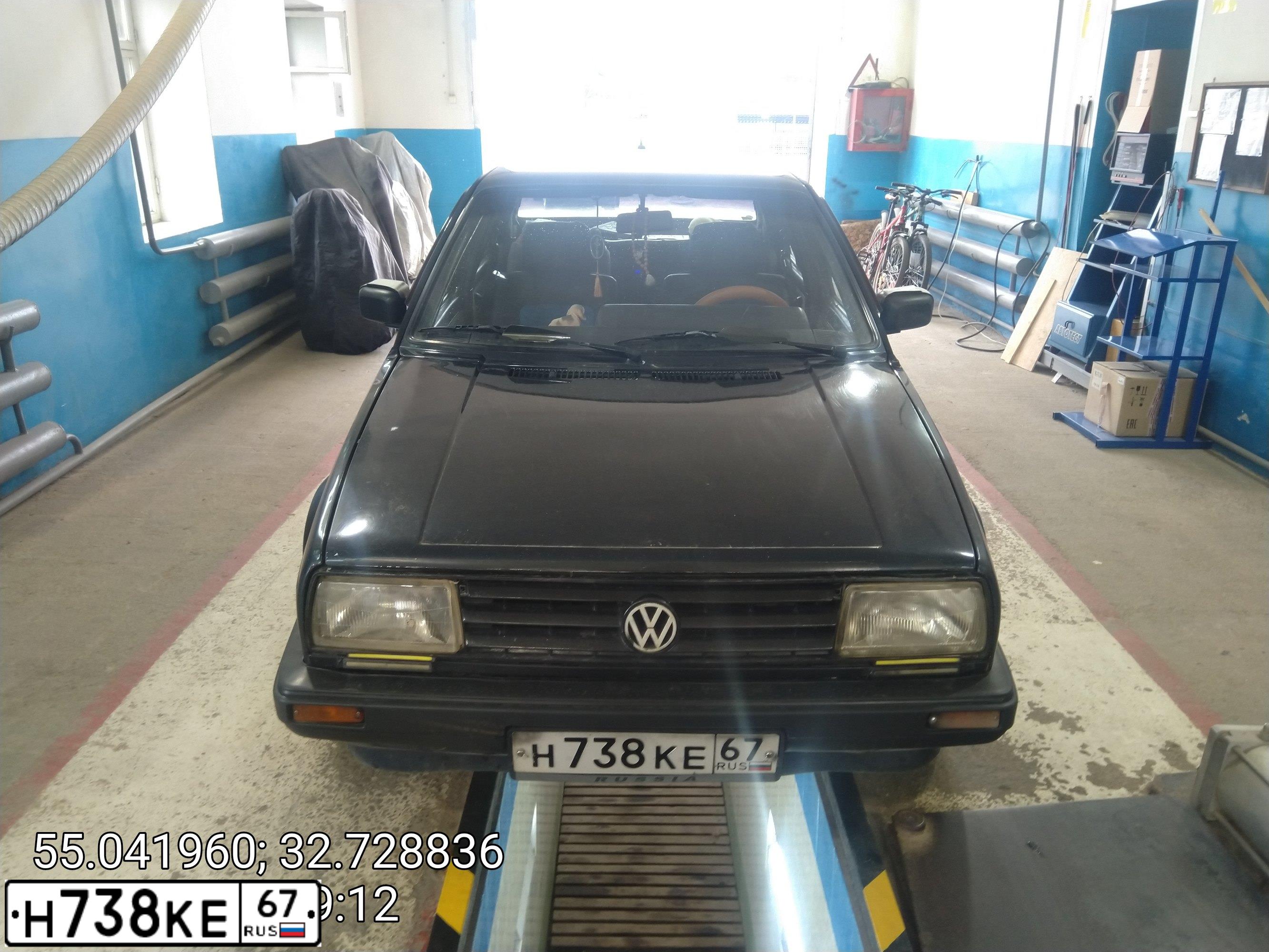 Фото автомобиля VOLKSWAGEN JETTA, 1989 — госномер М218УЕ67