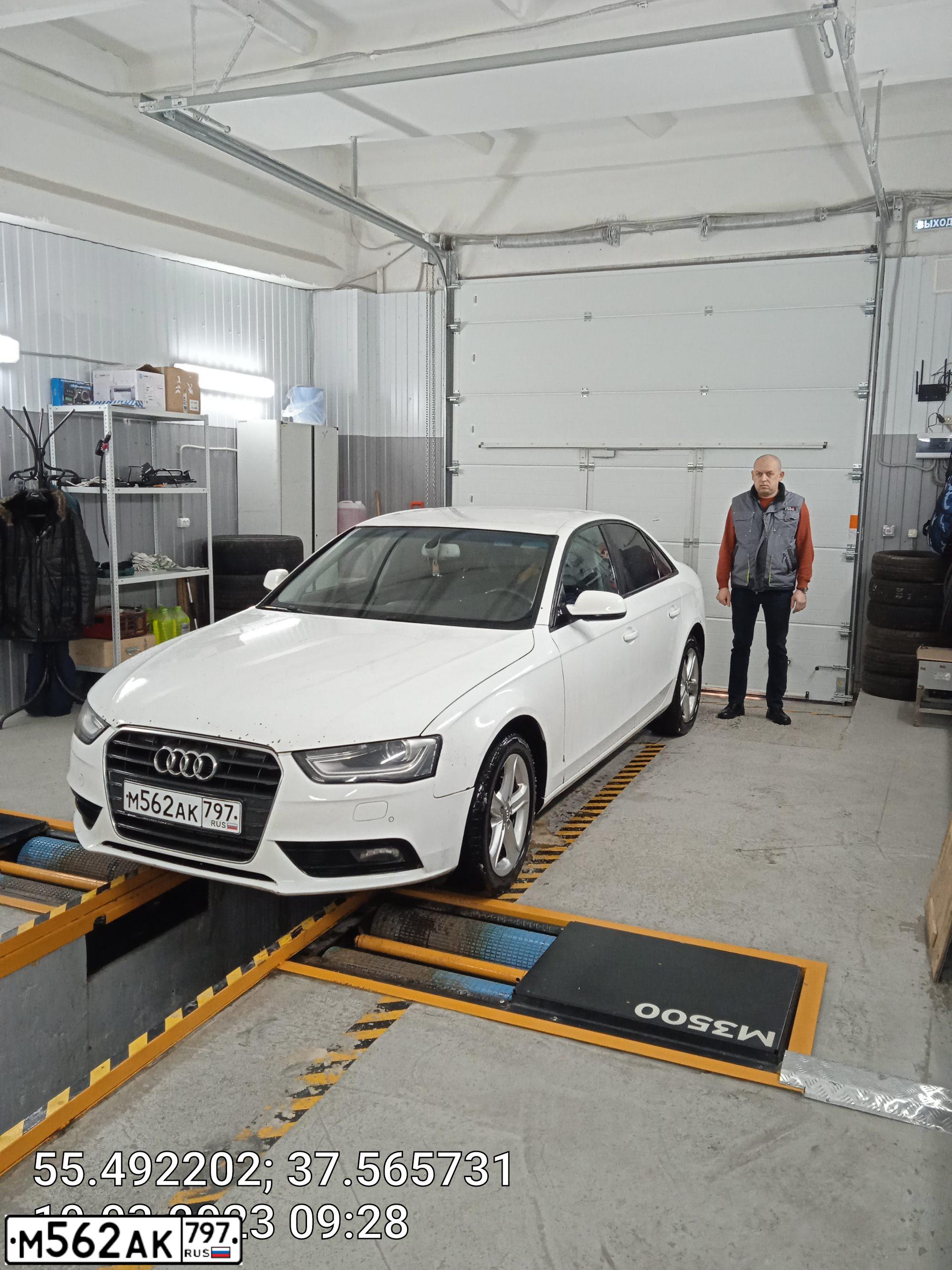 Фото автомобиля AUDI A4, 2012 — госномер Е555ВУ180. Цвет: Белый