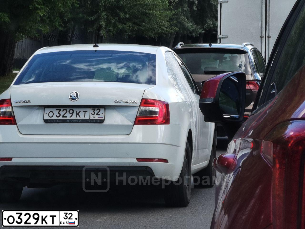 Фото автомобиля SKODA OCTAVIA, 2018 — госномер О329КТ32. Цвет: Белый