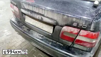Фото автомобиля VOLVO 850, 1997 — госномер Е994КМ150. Цвет: ЧЕРНЫЙ