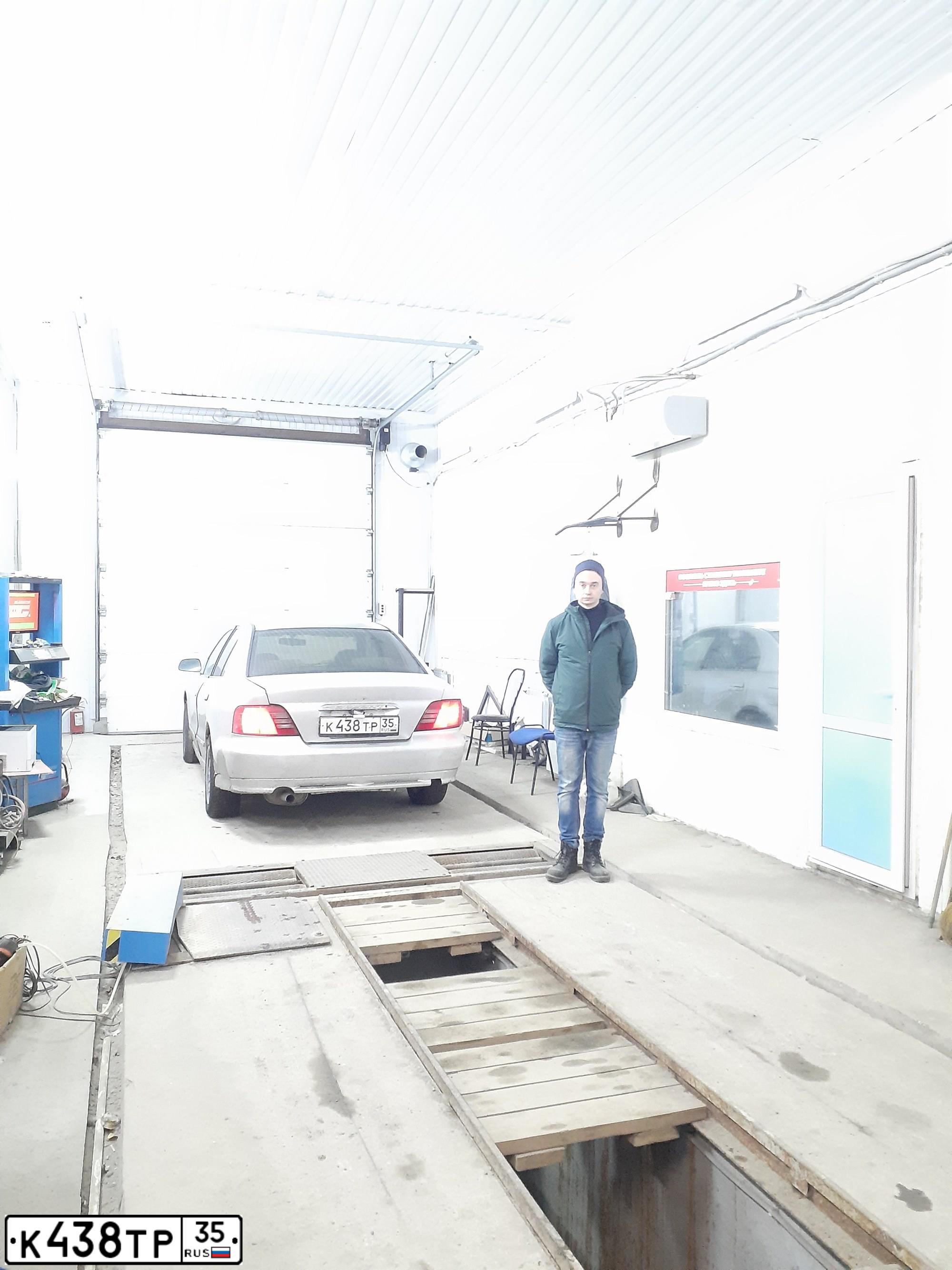 Фото автомобиля MITSUBISHI GALANT, 2000 — госномер К438ТР35. Цвет: Серебристый