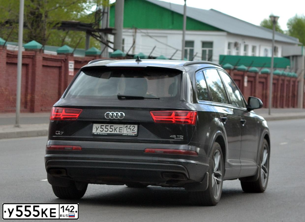 Фото автомобиля AUDI Q7, 2018 — госномер У555КЕ142. Цвет: ЧЕРНЫЙ