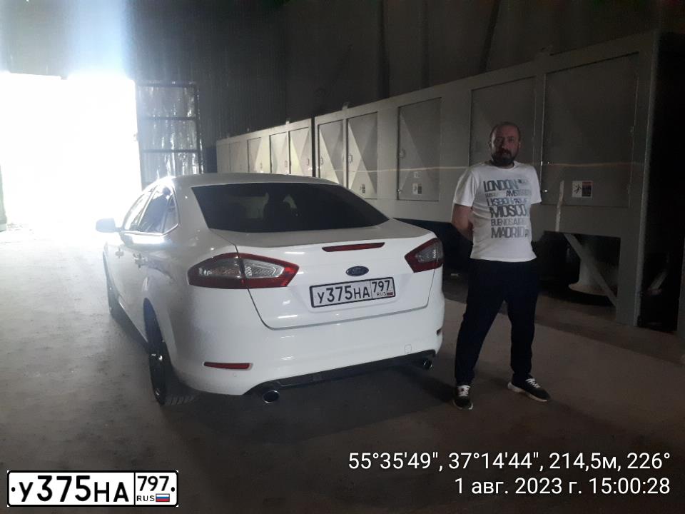 Фото автомобиля FORD MONDEO, 2013 — госномер У002ТО77. Цвет: Белый