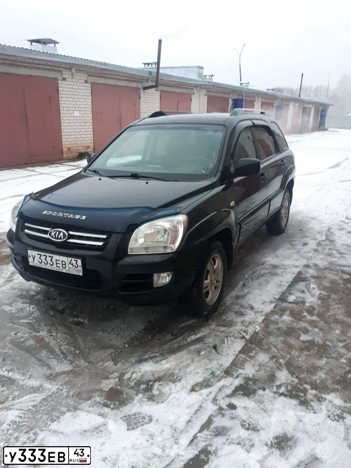 Фото автомобиля KIA SPORTAGE, 2007 — госномер У333ЕВ43. Цвет: ЧЕРНЫЙ