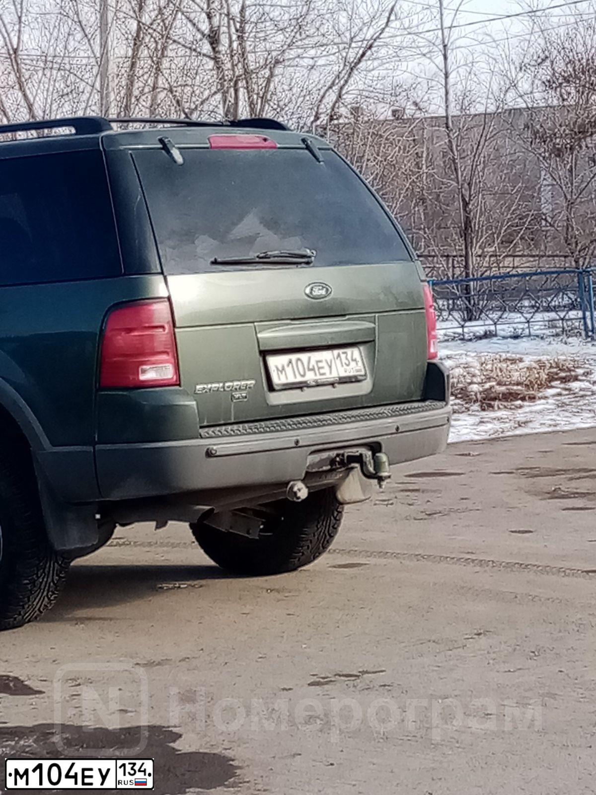 Фото автомобиля FORD EXPLORER, 2002 — госномер М104ЕУ134. Цвет: ЗЕЛЕНЫЙ