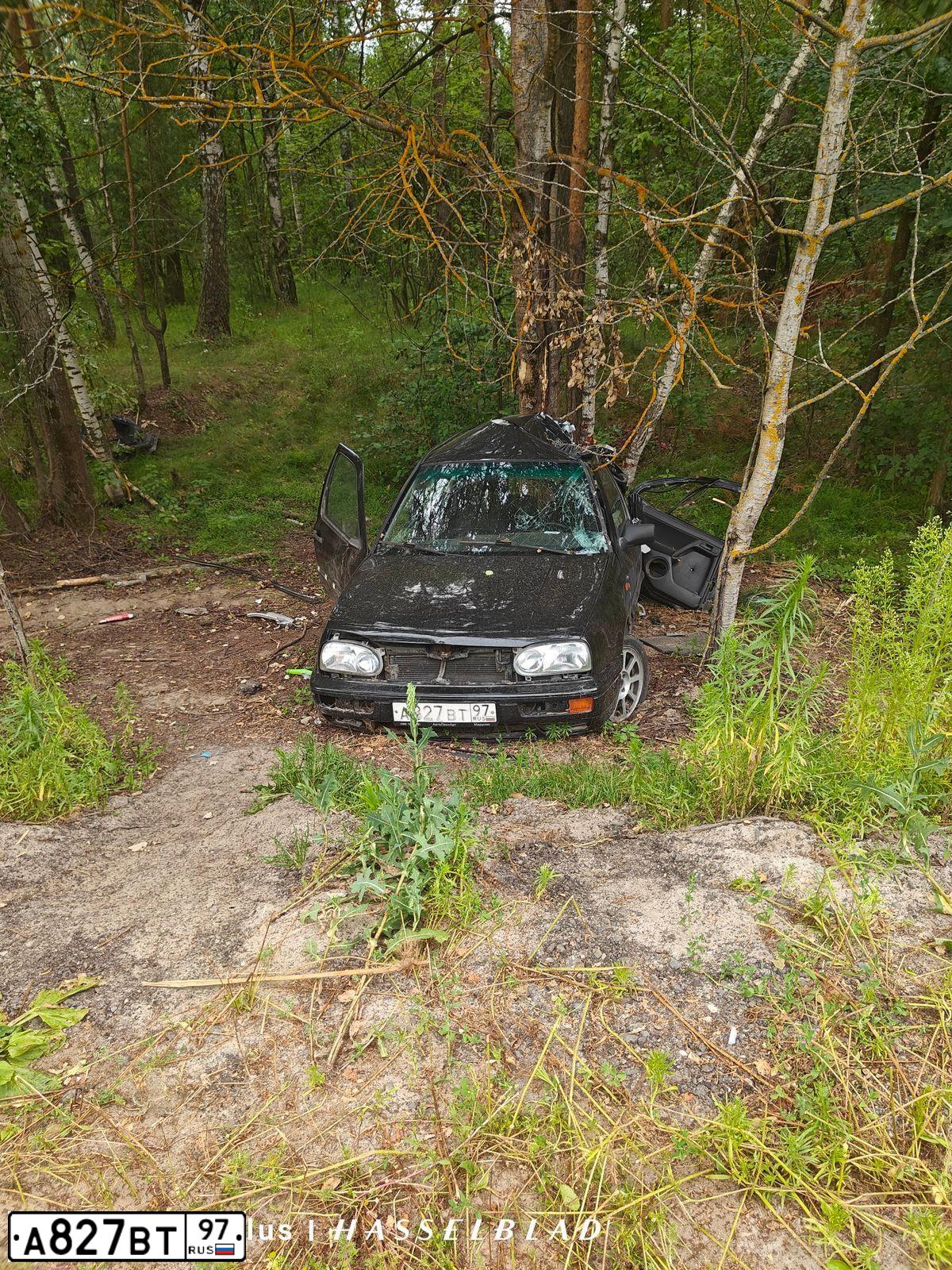 Фото автомобиля VOLKSWAGEN GOLF, 1994 — госномер А827ВТ97. Цвет: ЧЕРНЫЙ