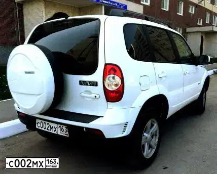 Фото автомобиля CHEVROLET NIVA, 2018 — госномер К291АУ164. Цвет: Зелено-коричневый металлик