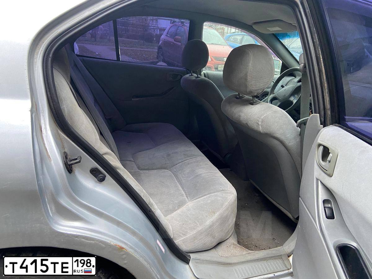 Фото автомобиля MITSUBISHI GALANT, 2002 — госномер Х085АР198. Цвет: Серебристый