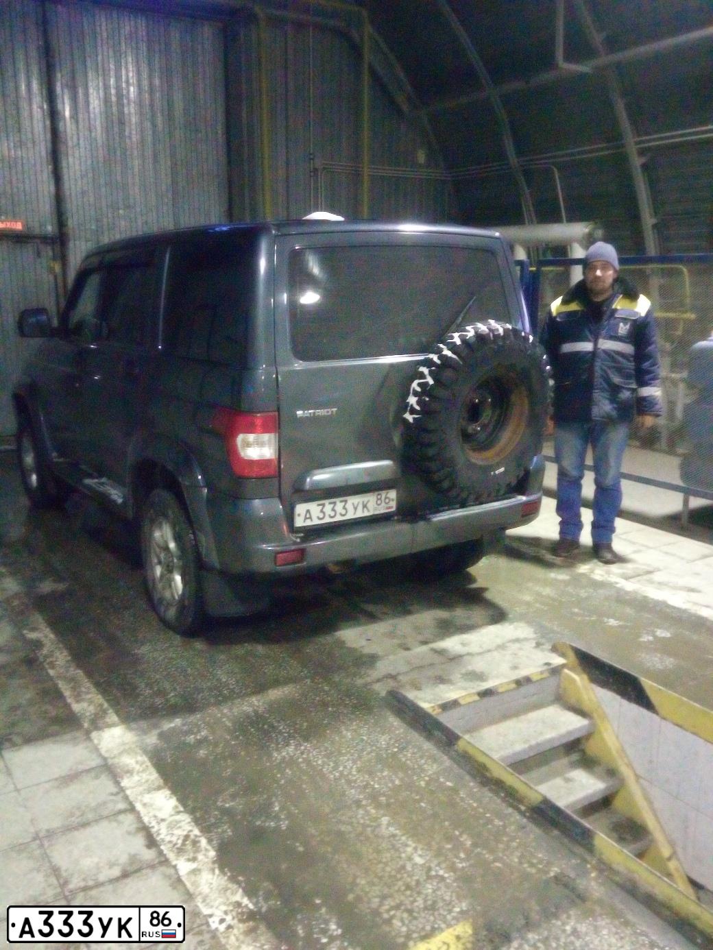 Фото автомобиля UAZ 3163 PATRIOT, 2016 — госномер А333УК86. Цвет: Темно-серый металлик
