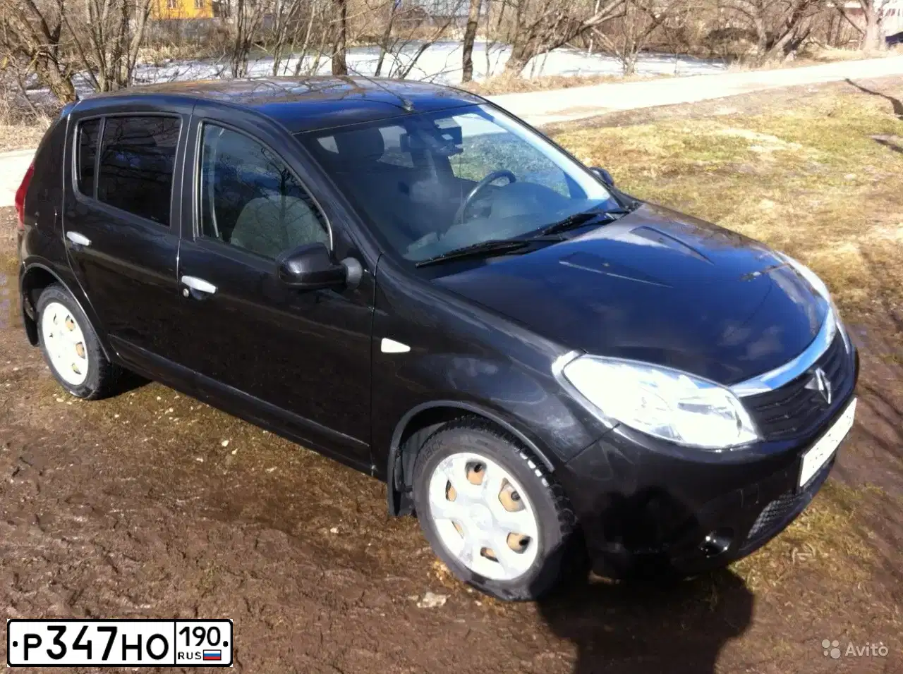 Фото автомобиля RENAULT SANDERO, 2011 — госномер Р347НО190. Цвет: ЧЕРНЫЙ