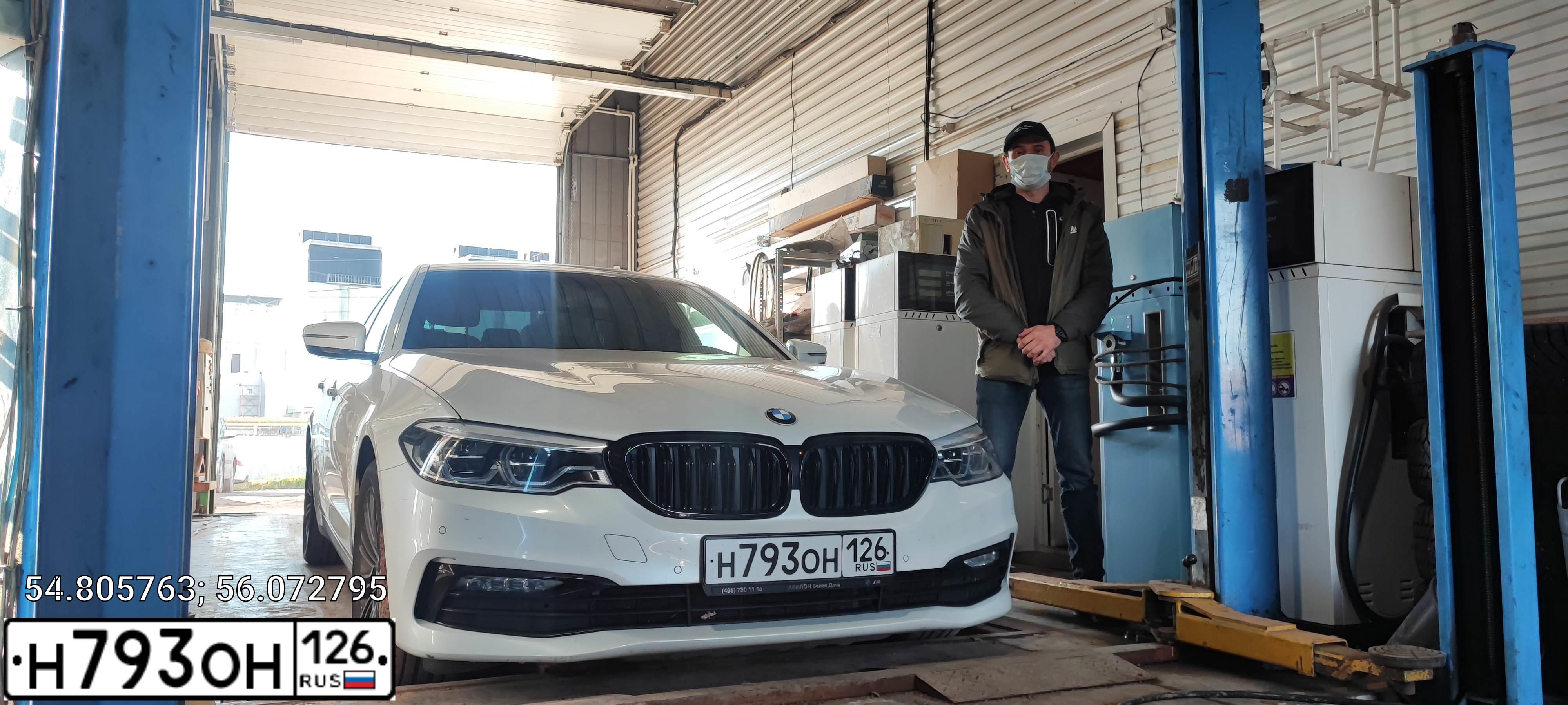 Фото автомобиля BMW 530I, 2018 — госномер М325УК702. Цвет: Белый