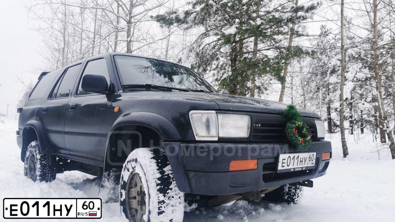 Фото автомобиля TOYOTA RUNNER, 1993 — госномер К930ХЕ750. Цвет: ЧЕРНЫЙ