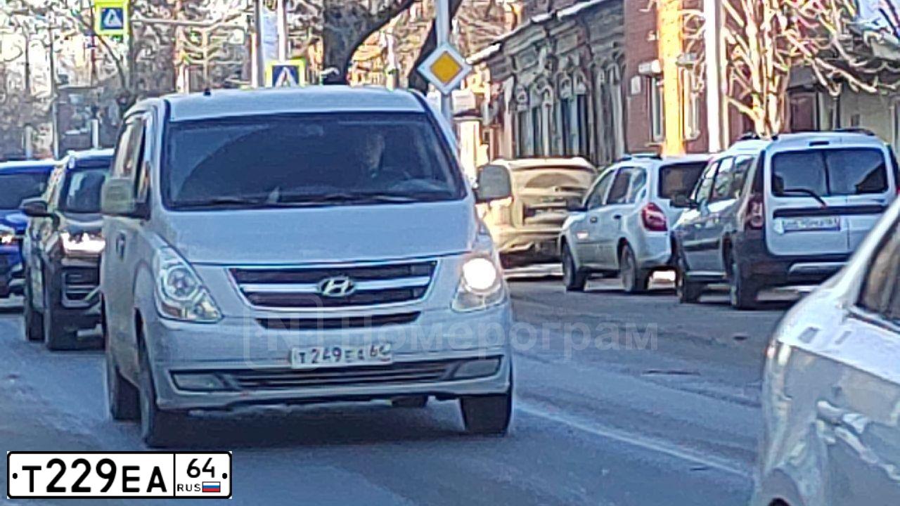 Фото автомобиля RENAULT DUSTER, 2012 — госномер Т229ЕА64. Цвет: ЧЕРНЫЙ