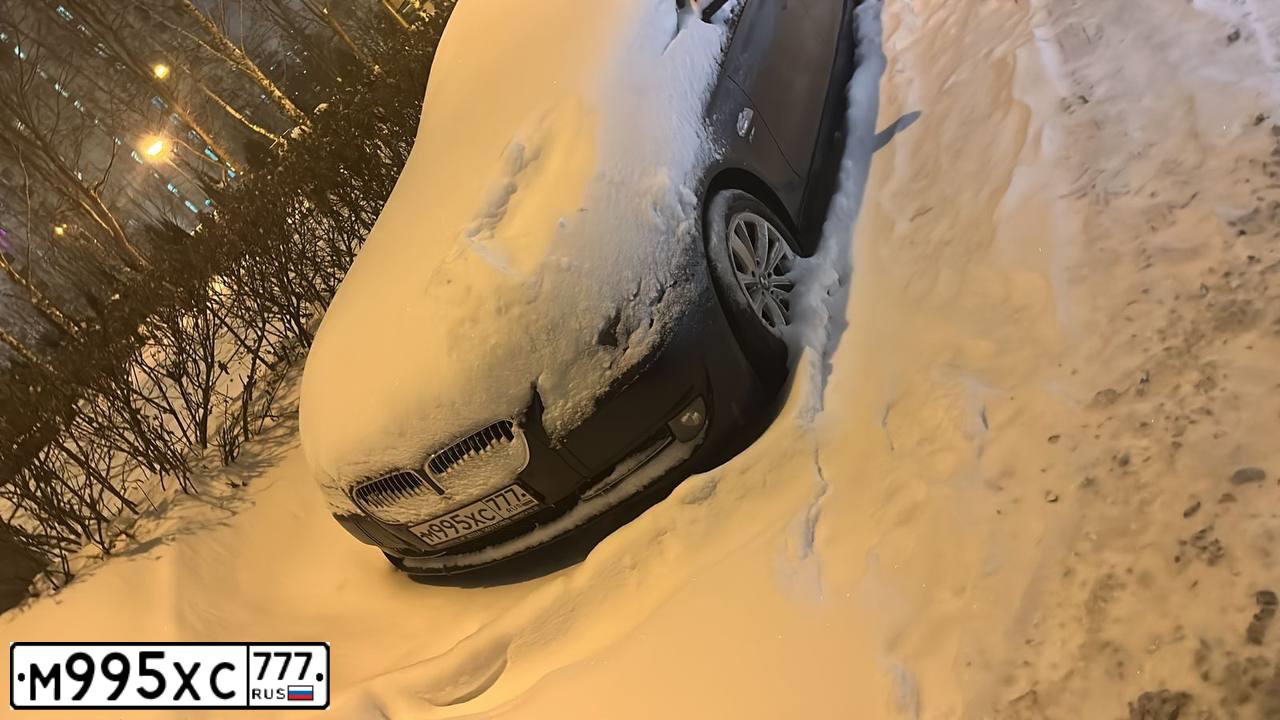 Фото автомобиля BMW SERIE 5, 2012 — госномер М995ХС777. Цвет: синий