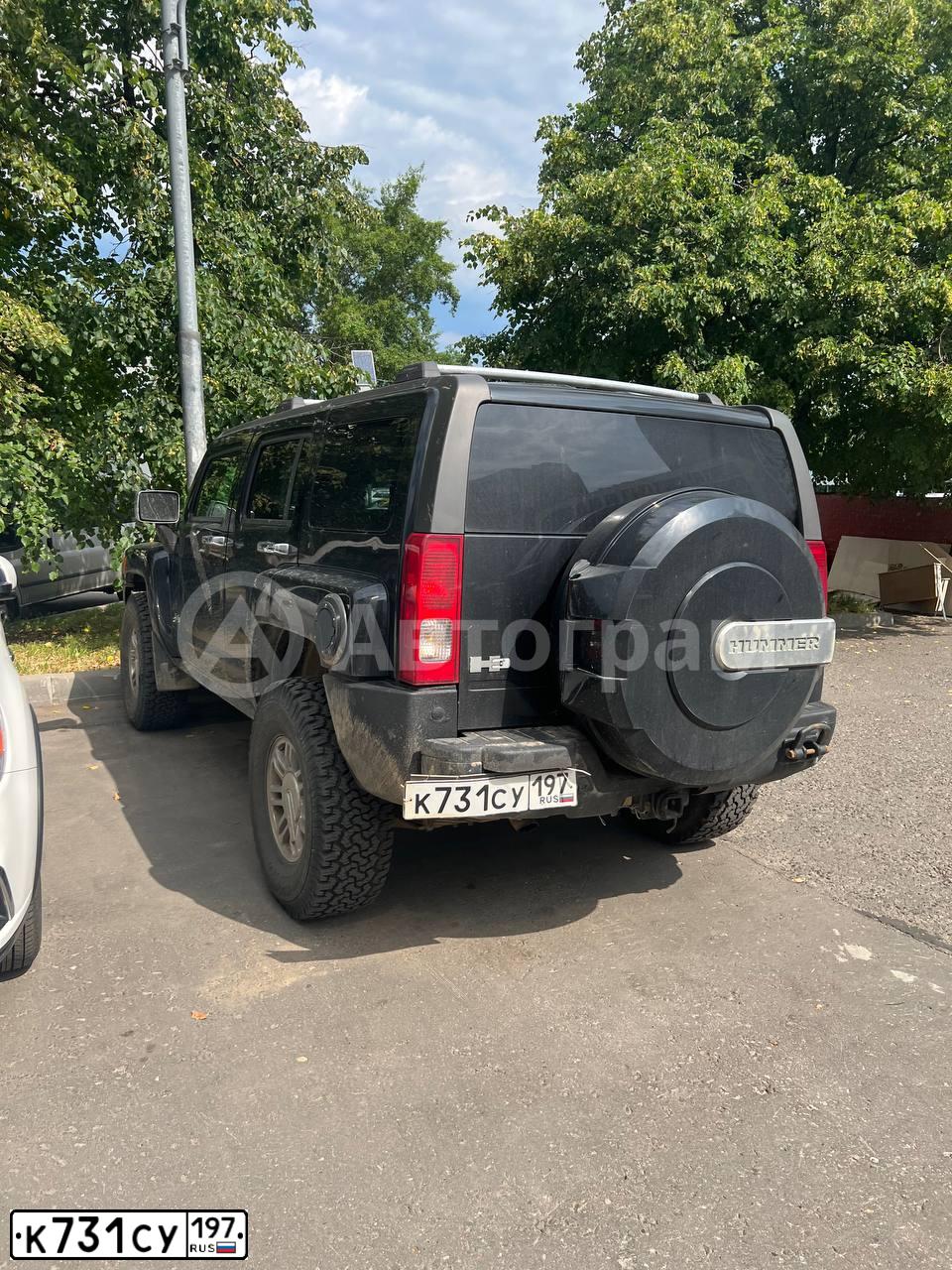 Фото автомобиля HUMMER H3, 2008 — госномер Е581ВХ181. Цвет: ЧЕРНЫЙ