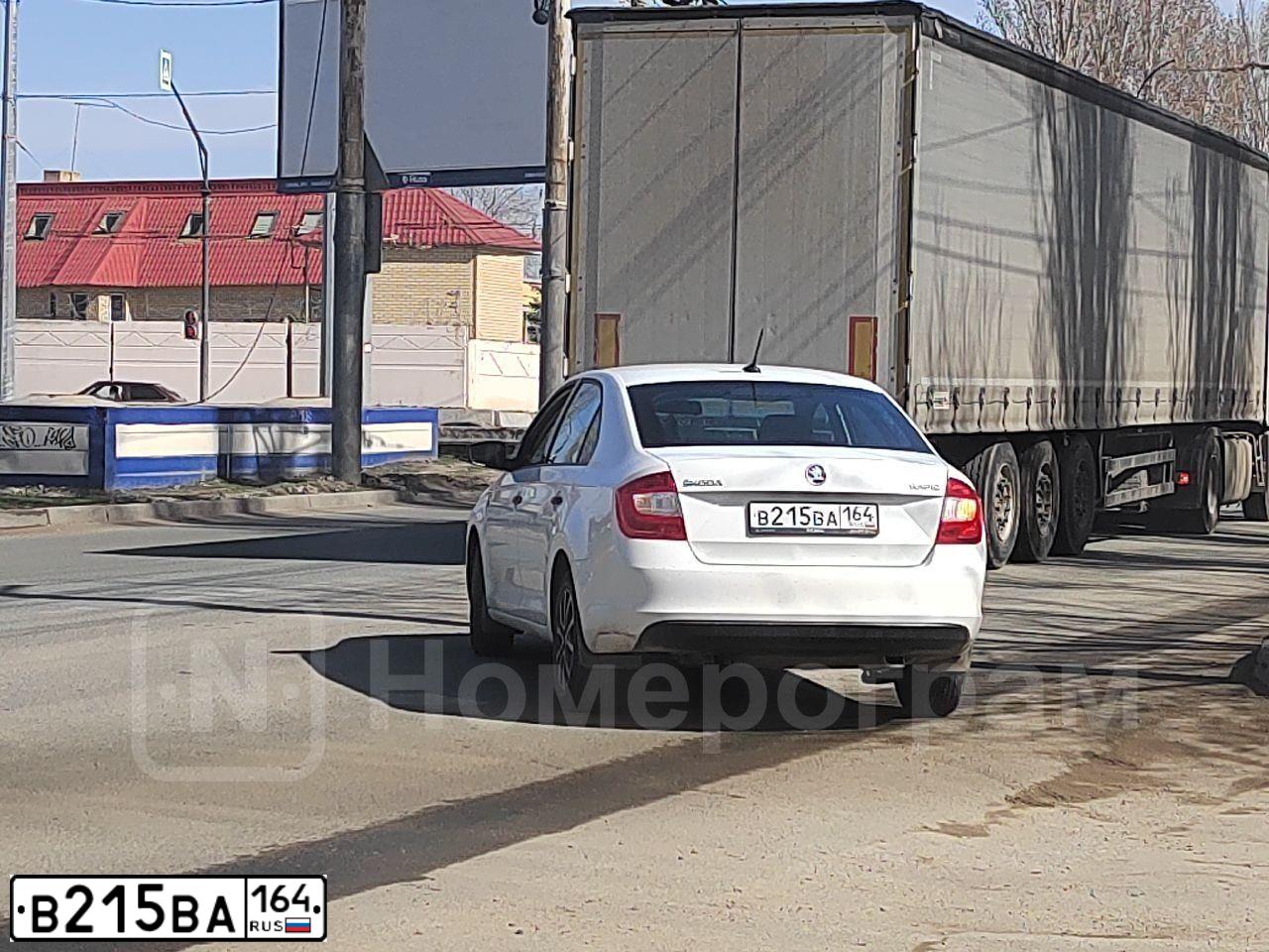 Фото автомобиля SKODA RAPID, 2017 — госномер В215ВА164. Цвет: БЕЛЫЙ