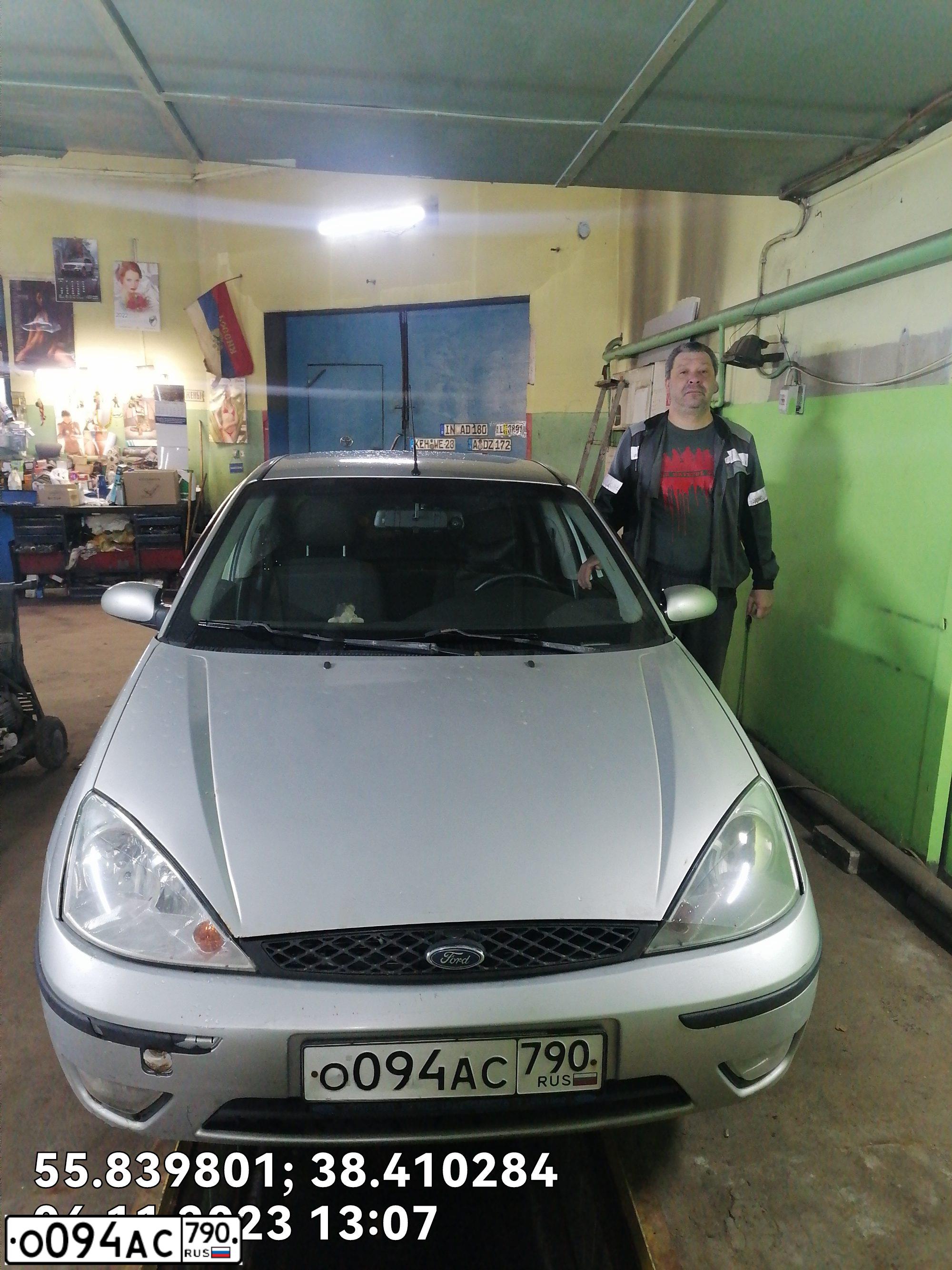 Фото автомобиля FORD FOCUS, 2004 — госномер Е181УТ790. Цвет: Серебристый