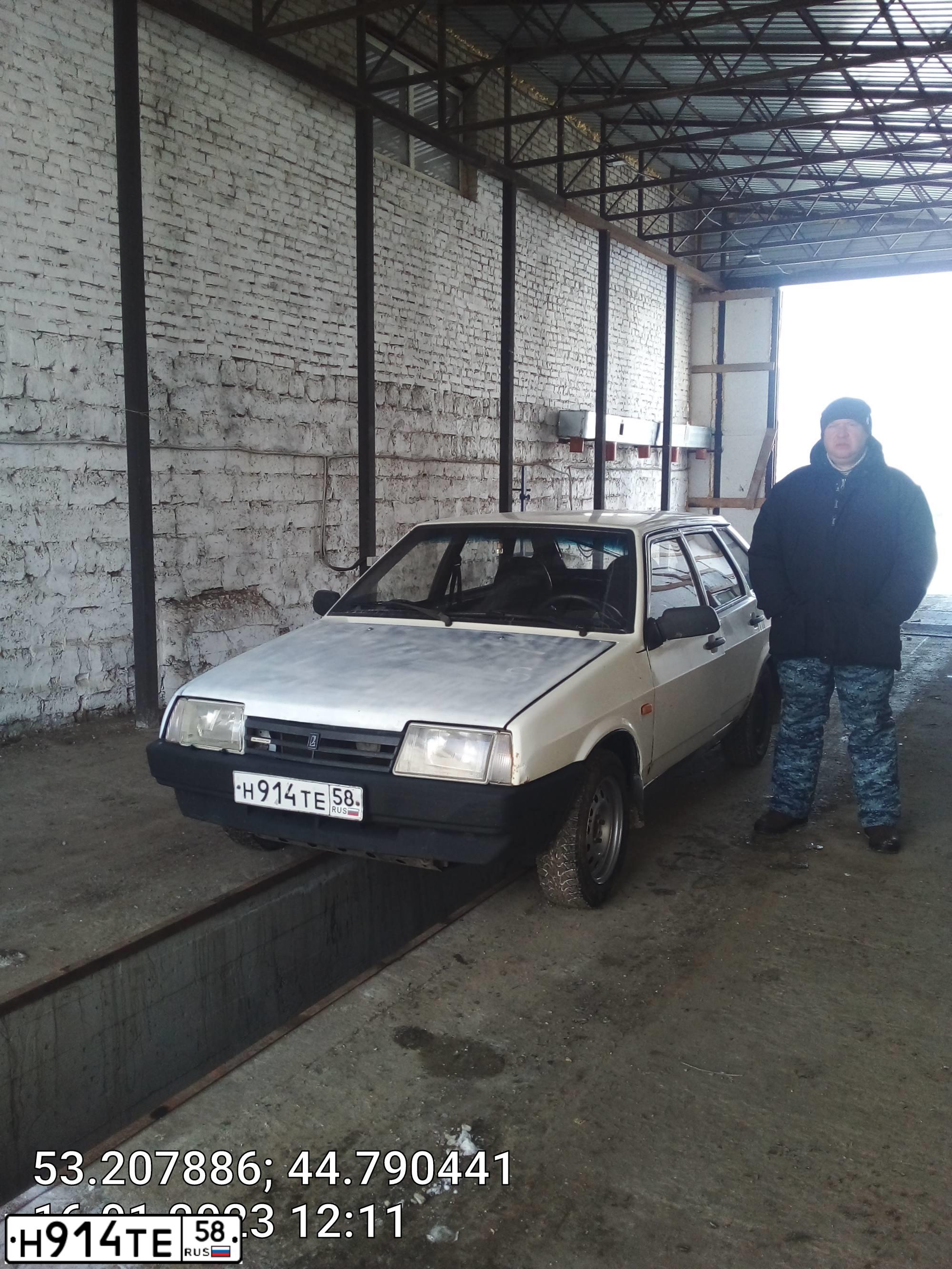 Фото автомобиля LADA 2109 SAMARA, 2003 — госномер М180УК58. Цвет: ЯРКО-БЕЛЫЙ