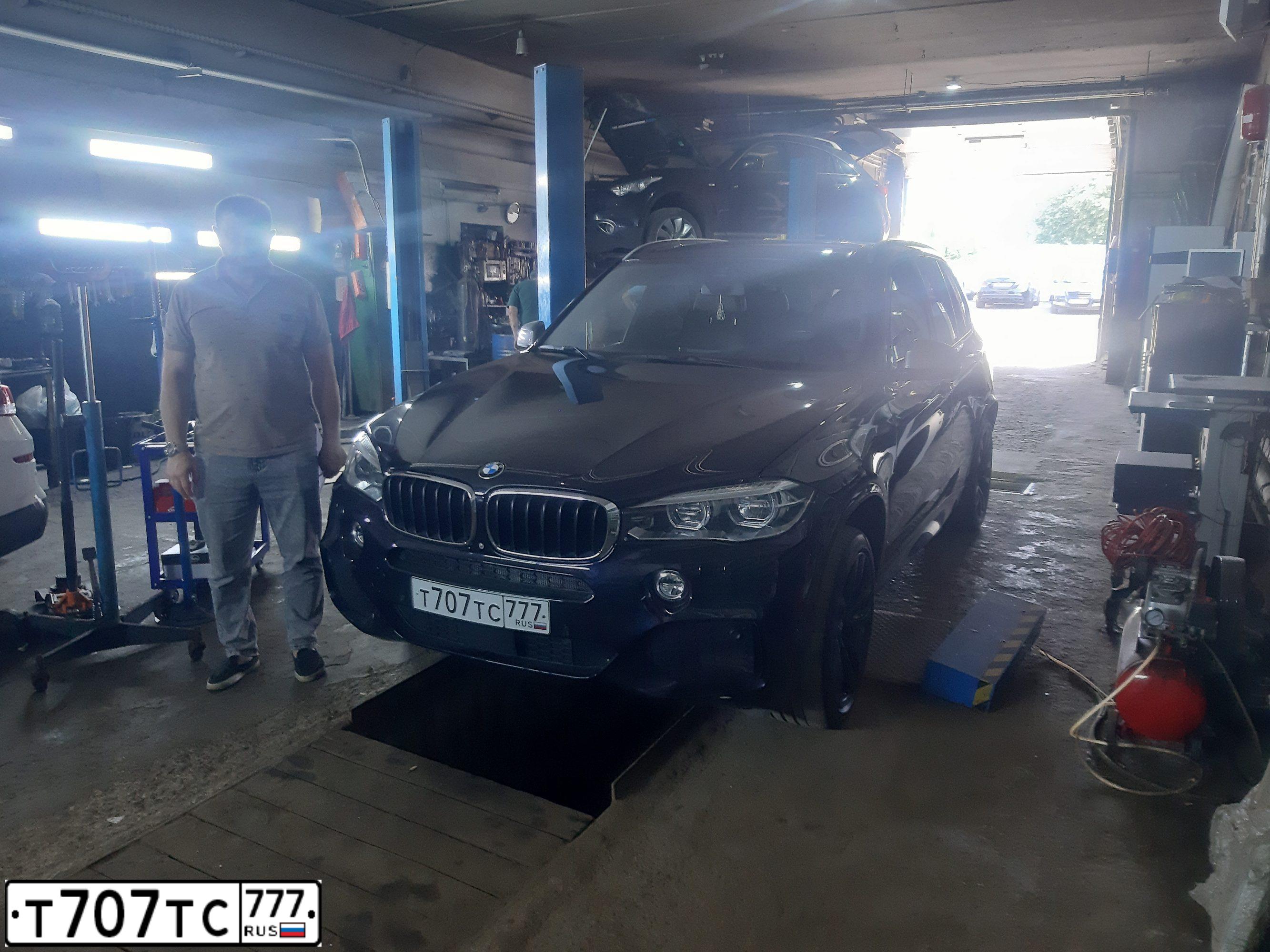 Фото автомобиля BMW X5M, 2016 — госномер А585АМ550. Цвет: ЧЕРНЫЙ
