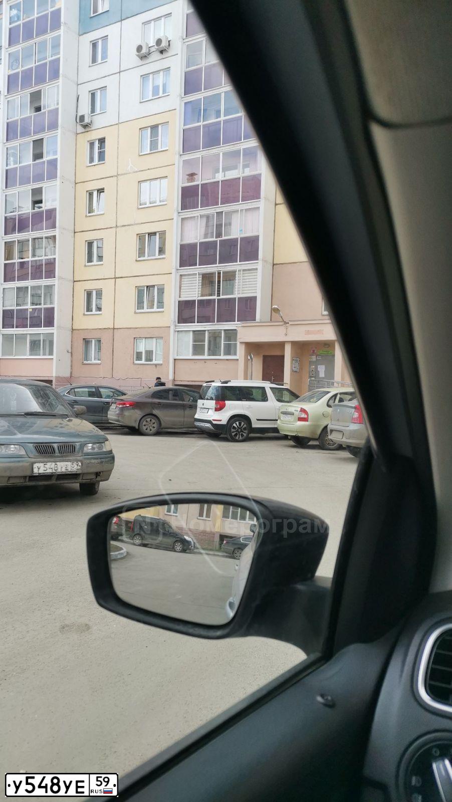 Фото автомобиля LADA 2112, 2007 — госномер У548УЕ59. Цвет: СЕРО-ЗЕЛЕНЫЙ