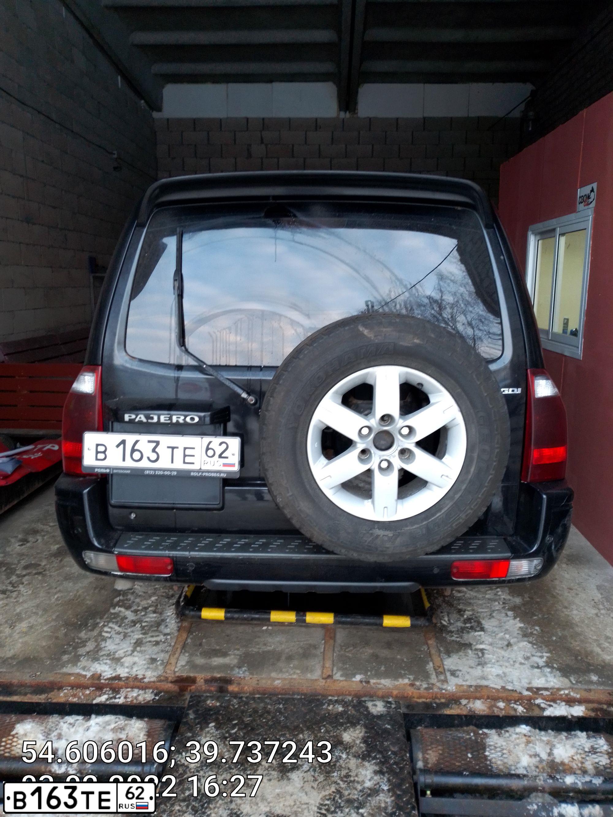 Фото автомобиля MITSUBISHI PAJERO, 2006 — госномер М346РУ98. Цвет: ЧЕРНЫЙ