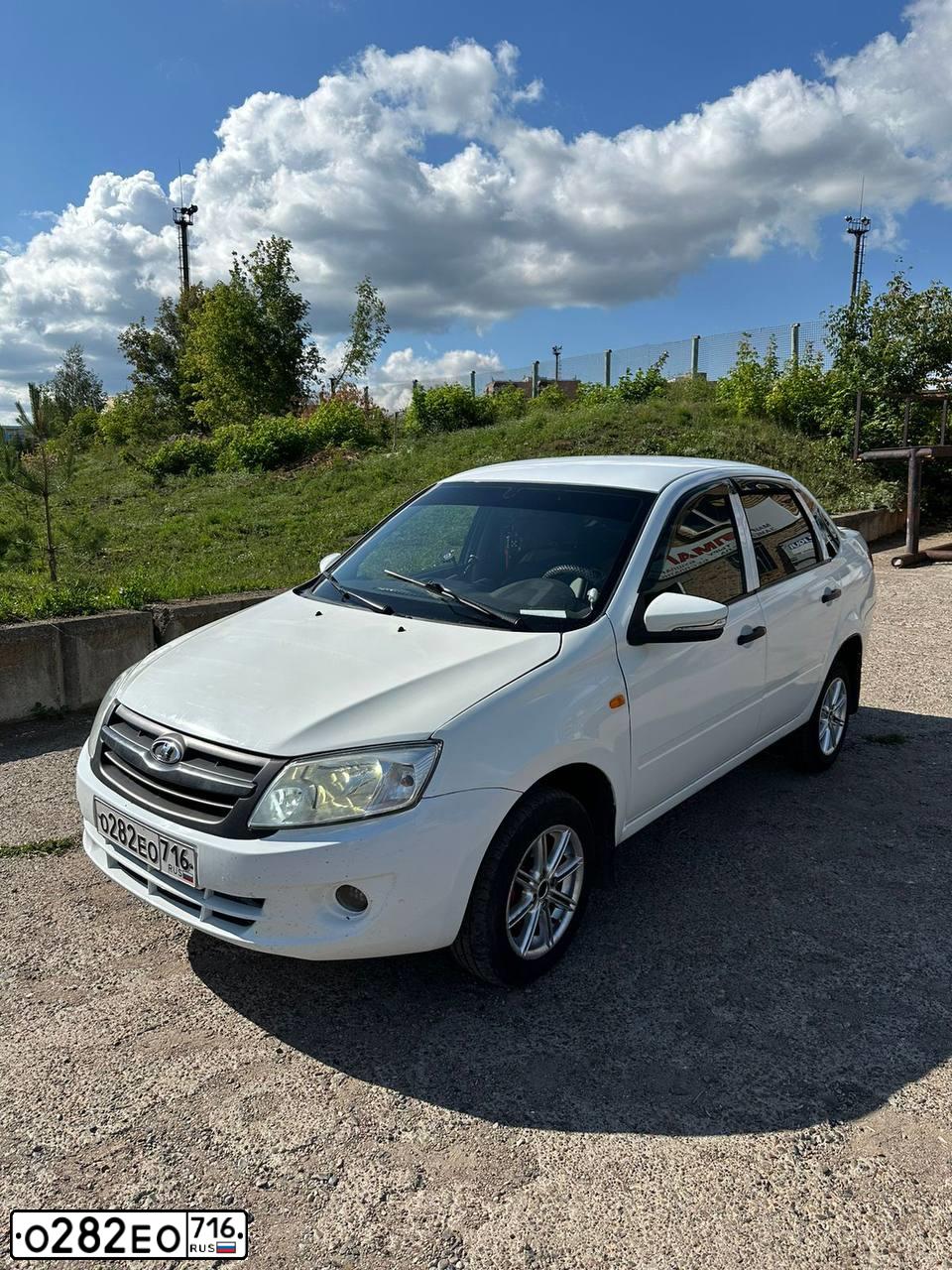 Фото автомобиля LADA 2190 GRANTA, 2012 — госномер С059АХ716. Цвет: Белый