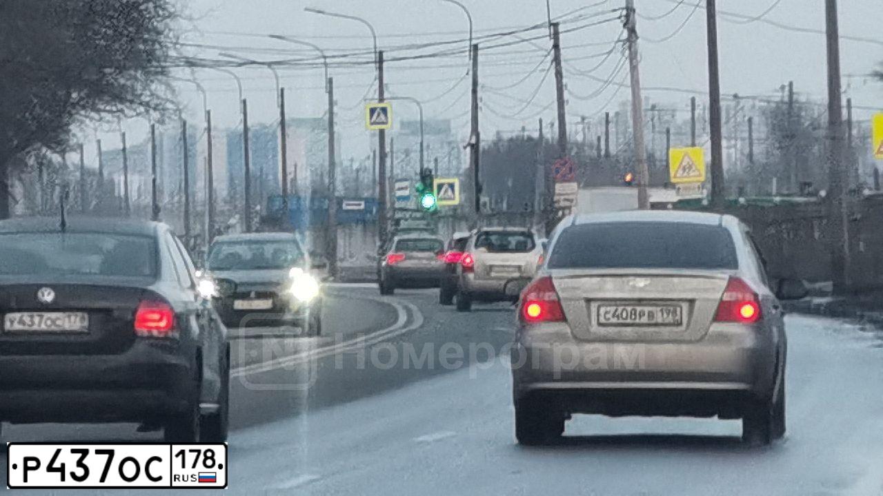 Фото автомобиля AUDI A3, 2013 — госномер Т004ТО178. Цвет: Белый