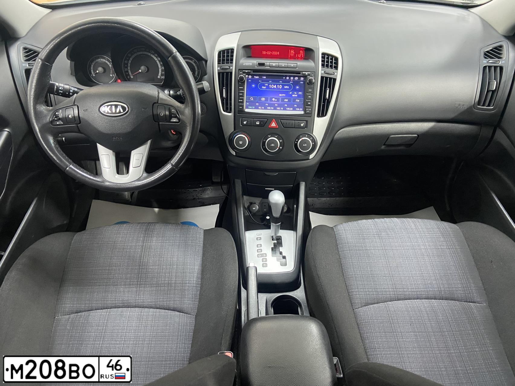 Фото автомобиля KIA CEE'D, 2010 — госномер М208ВО46. Цвет: Серебристый