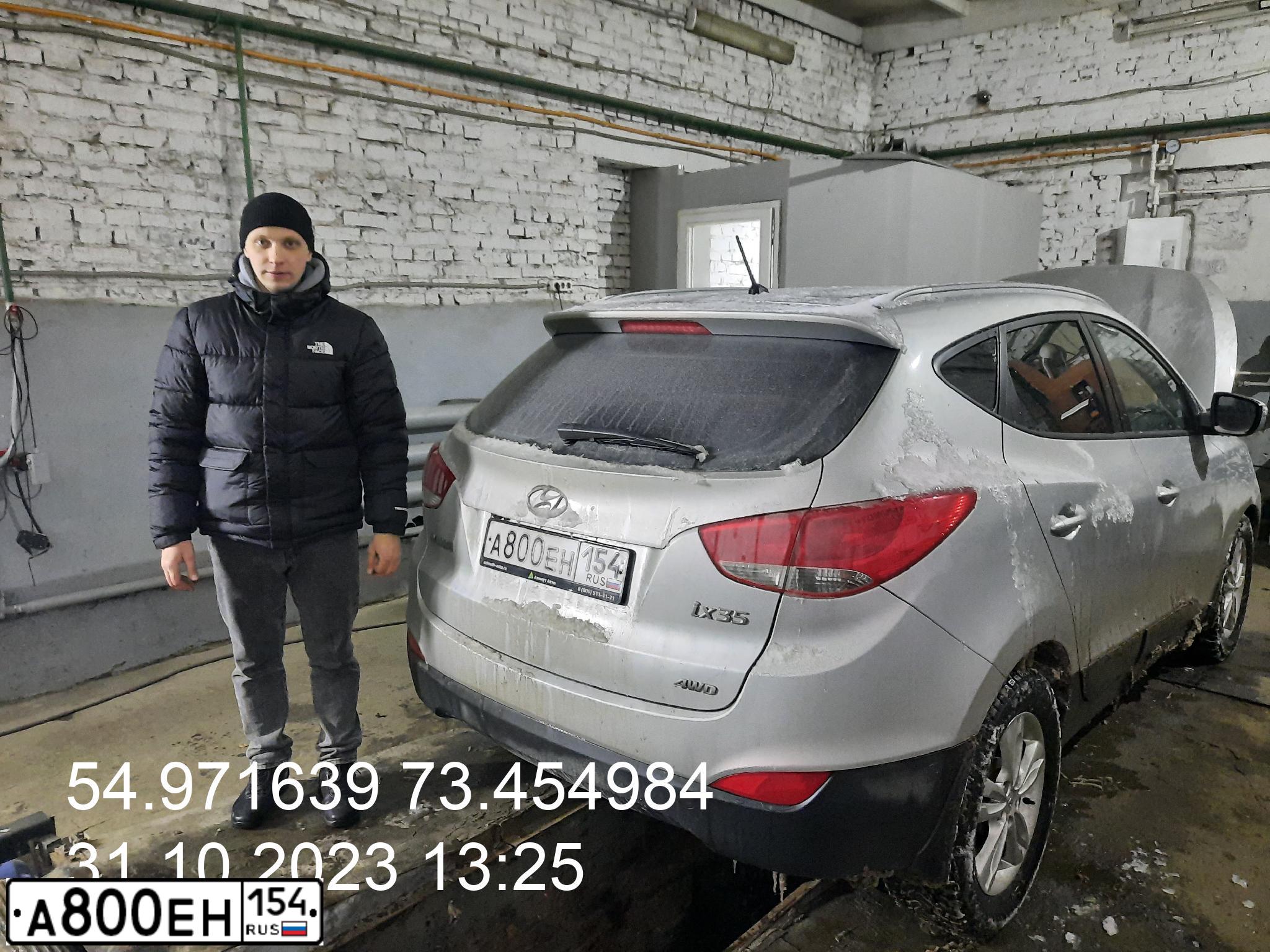 Фото автомобиля HYUNDAI IX35, 2010 — госномер Х241УО55. Цвет: СЕРЕБРИСТЫЙ