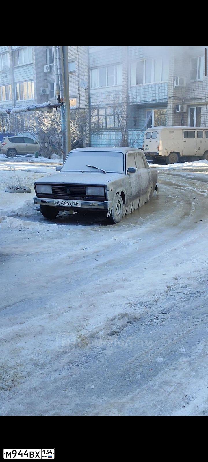 Фото автомобиля LADA 2105 LADA, 2002 — госномер М944ВХ134. Цвет: ФИОЛЕТОВЫЙ