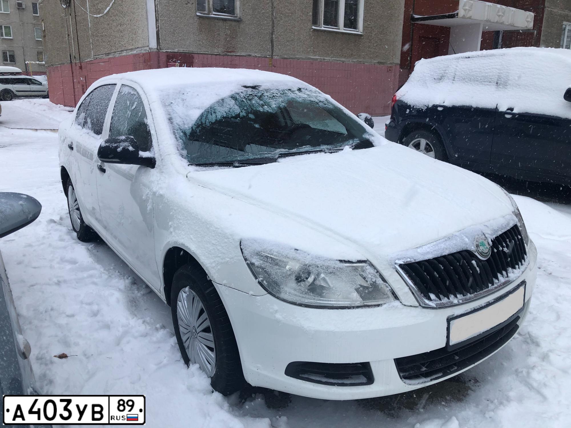 Фото автомобиля SKODA OCTAVIA, 2013 — госномер А403УВ89. Цвет: Белый