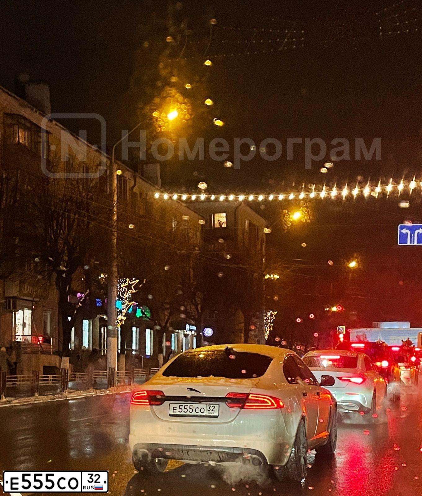 Фото автомобиля JAGUAR XF, 2013 — госномер У600ХС05. Цвет: БЕЛЫЙ