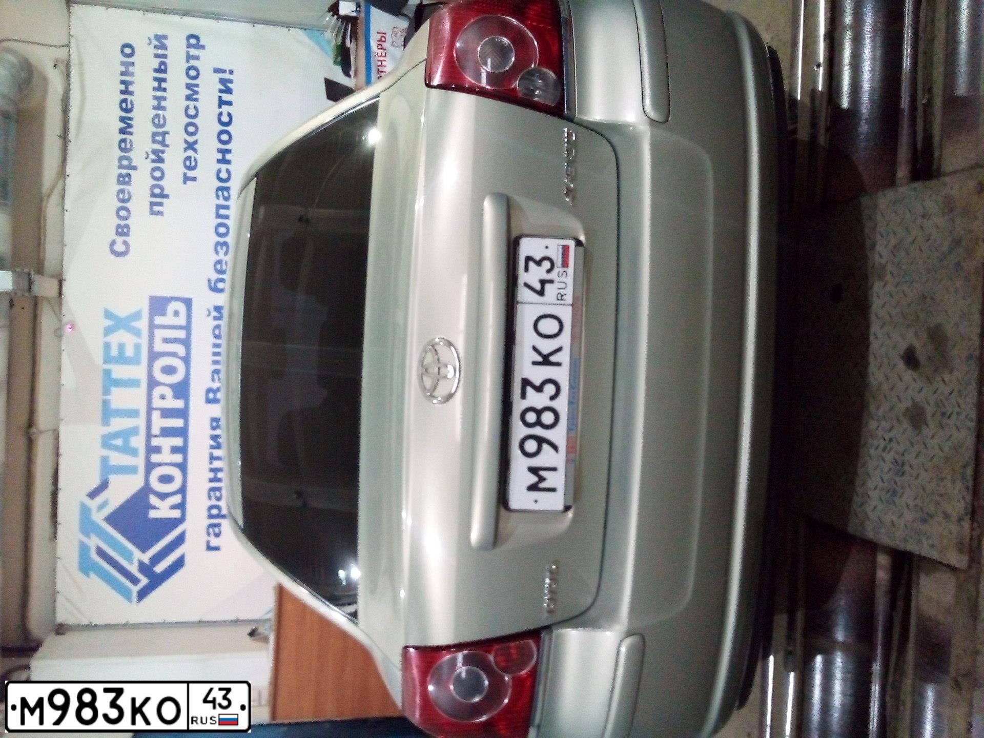 Фото автомобиля TOYOTA AVENSIS, 2006 — госномер М340ЕН702. Цвет: СВЕТЛО-ОЛИВКОВЫЙ