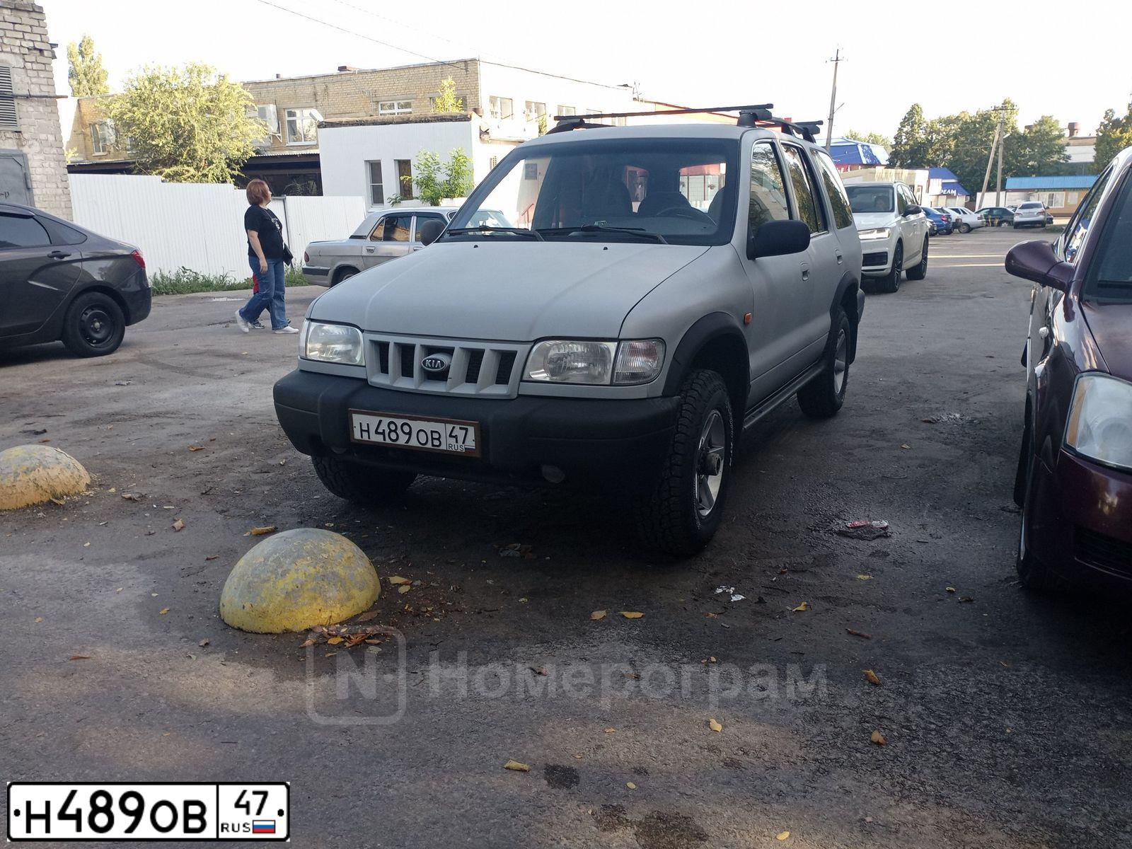 Фото автомобиля KIA SPORTAGE, 2005 — госномер Н489ОВ47. Цвет: серебристый