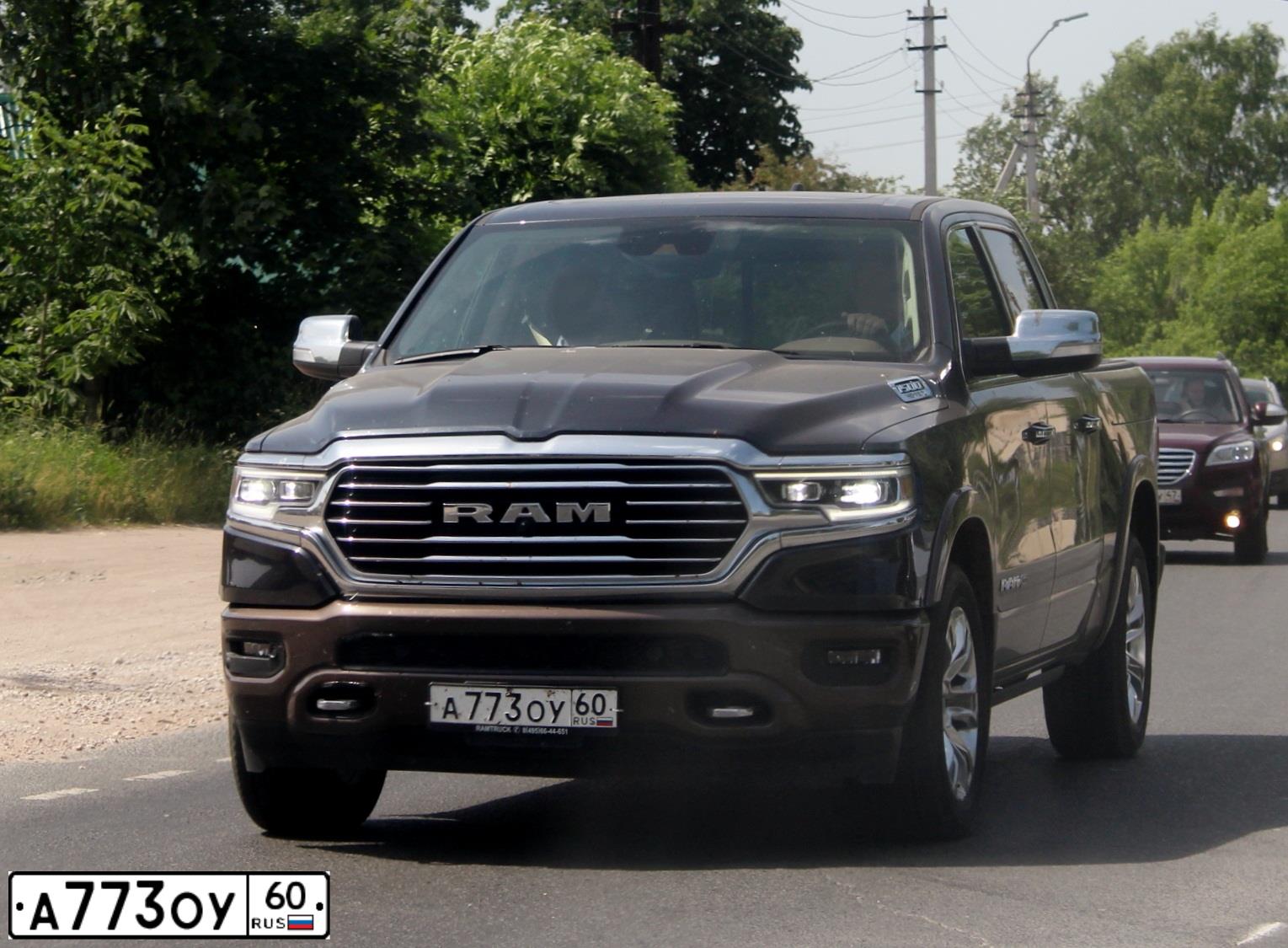 Фото автомобиля DODGE RAM, 2020 — госномер А773ОУ60. Цвет: ТЕМНО-СЕРЫЙ