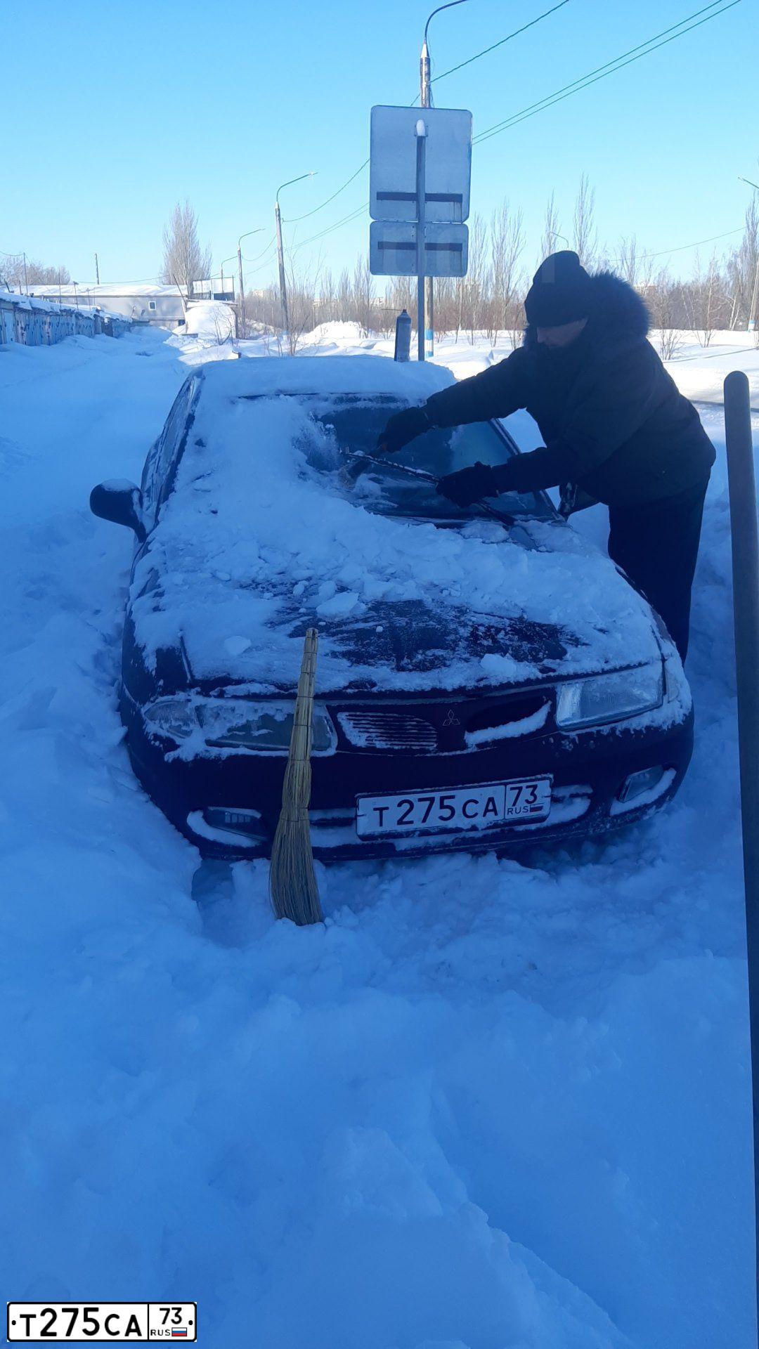 Фото автомобиля MITSUBISHI CARISMA, 1998 — госномер Т275СА73. Цвет: СЕРЕБРИСТО-КРАСНЫЙ