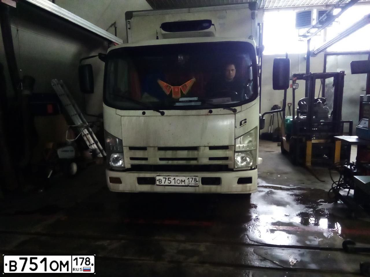 Фото автомобиля ISUZU NPR, 2012 — госномер В751ОМ178. Цвет: Белый
