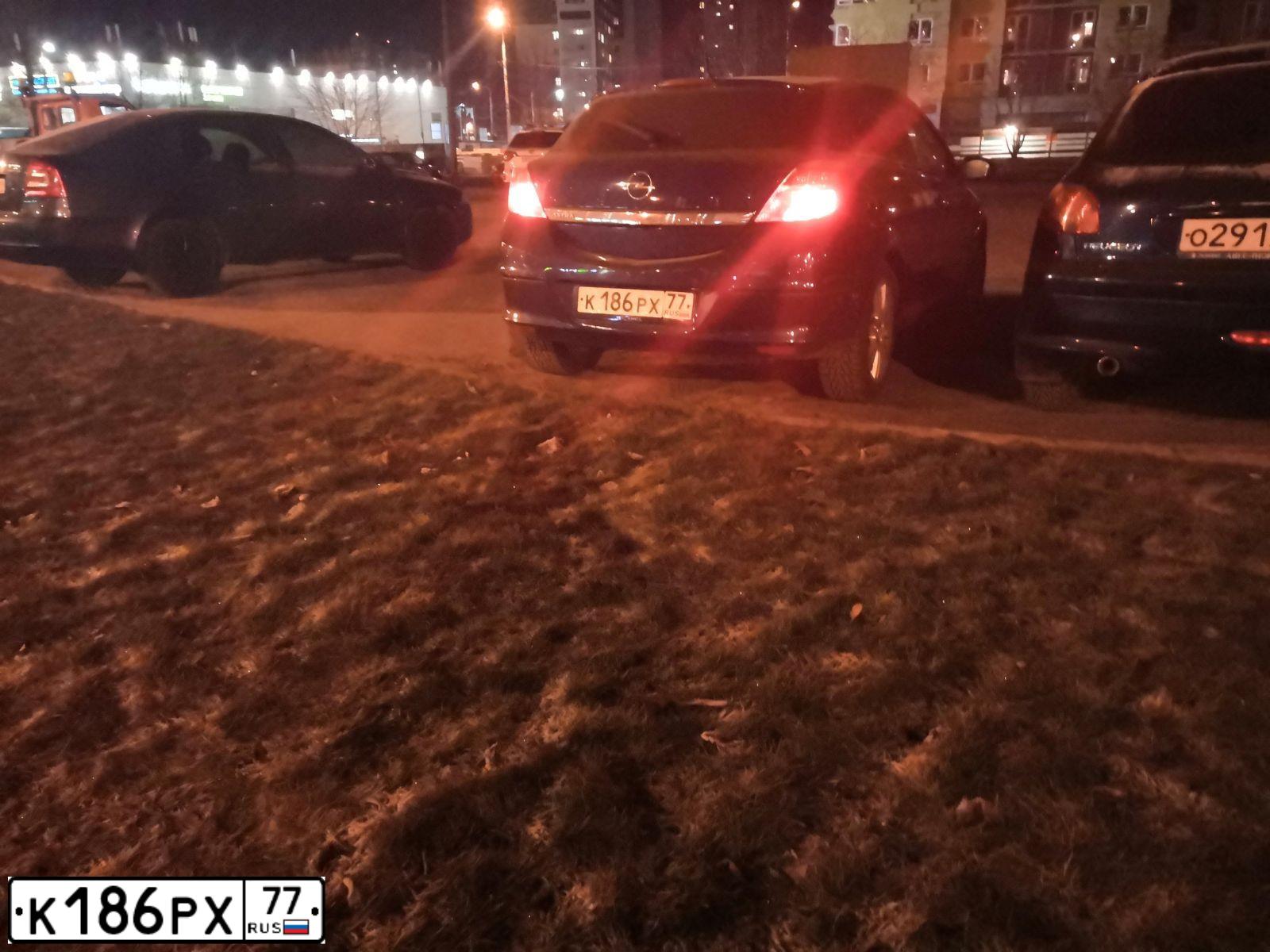 Фото автомобиля OPEL ASTRA, 2007 — госномер А355ВК790. Цвет: синий
