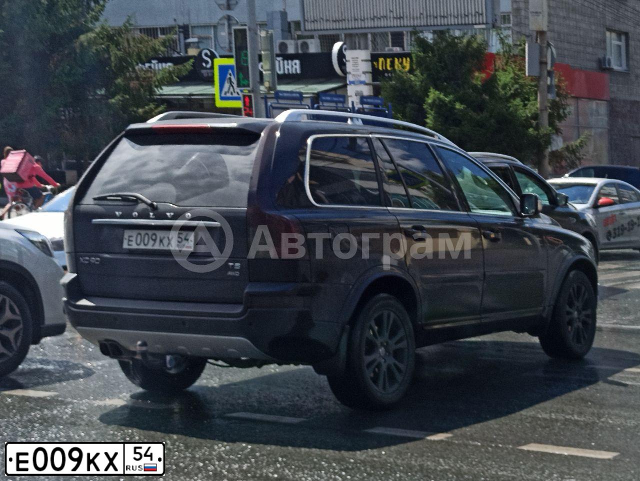 Фото автомобиля VOLVO XC90, 2012 — госномер Х214ЕК154. Цвет: ЧЕРНЫЙ