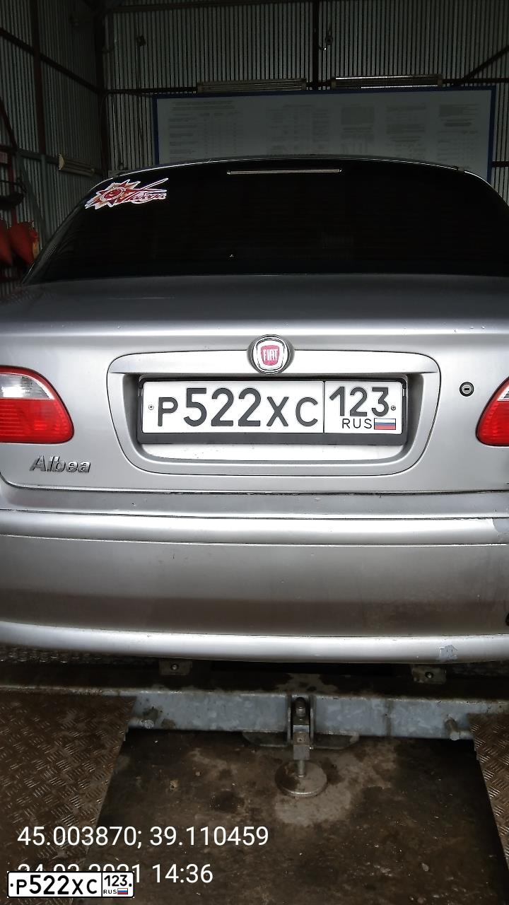 Фото автомобиля FIAT ALBEA, 2009 — госномер Р522ХС123. Цвет: СЕРЫЙ СТАЛЬНОЙ