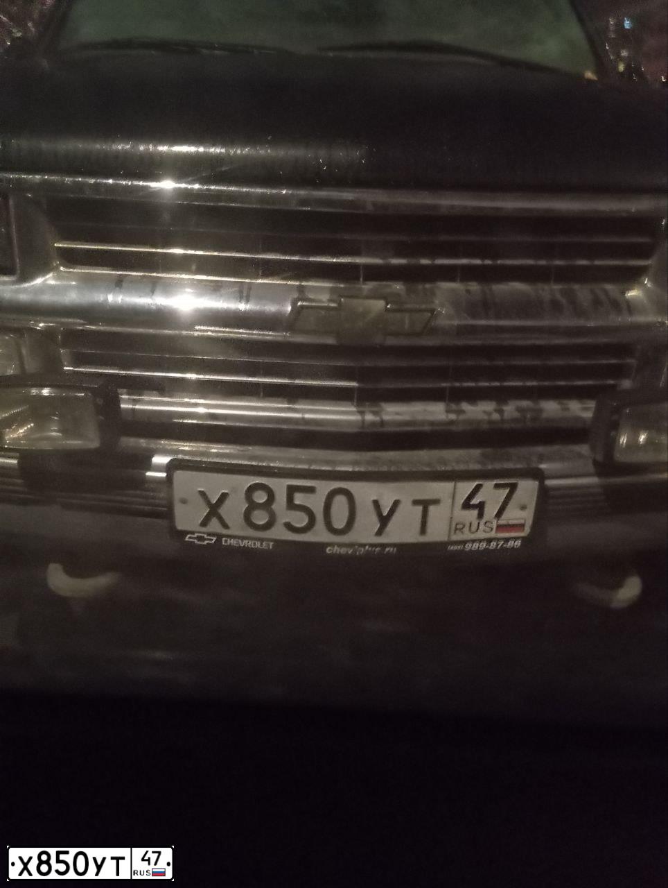 Фото автомобиля CHEVROLET SUBURBAN, 1999 — госномер С332СХ797. Цвет: ЧЕРНЫЙ