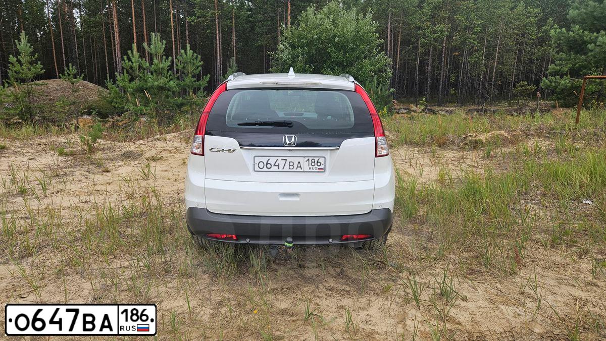 Фото автомобиля HONDA CR-V, 2013 — госномер О647ВА186. Цвет: Белый