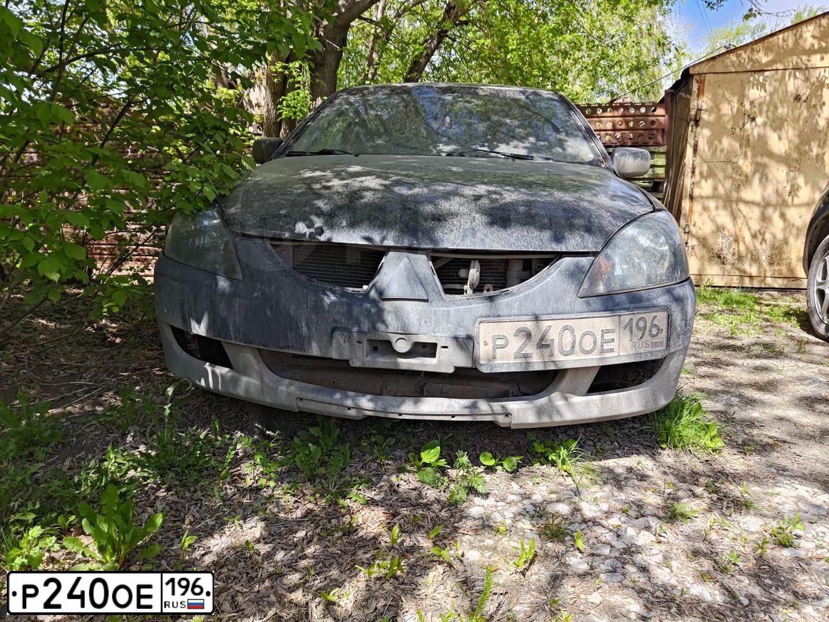 Фото автомобиля MITSUBISHI LANCER, 2005 — госномер Р240ОЕ196. Цвет: ЧЕРНЫЙ