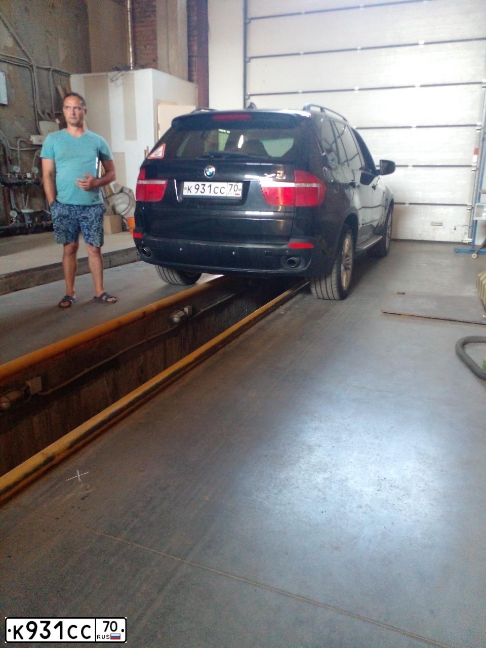 Фото автомобиля BMW X5, 2008 — госномер К931СС70. Цвет: ЧЕРНЫЙ