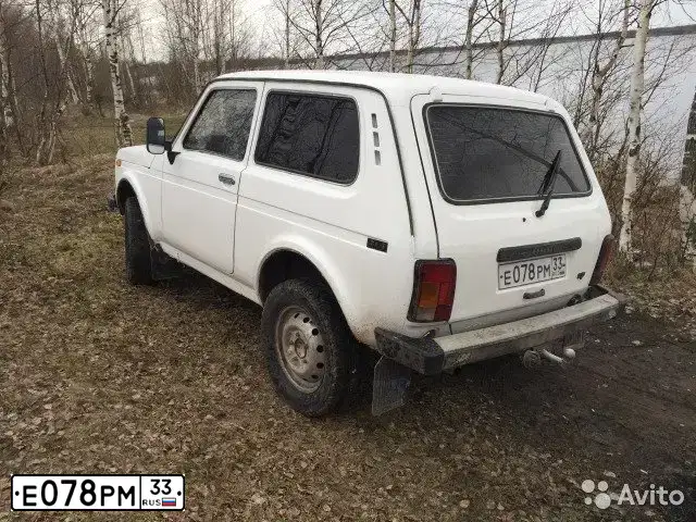 Фото автомобиля LADA 2121 NIVA, 1996 — госномер Е078РМ33. Цвет: БЕЛЫЙ