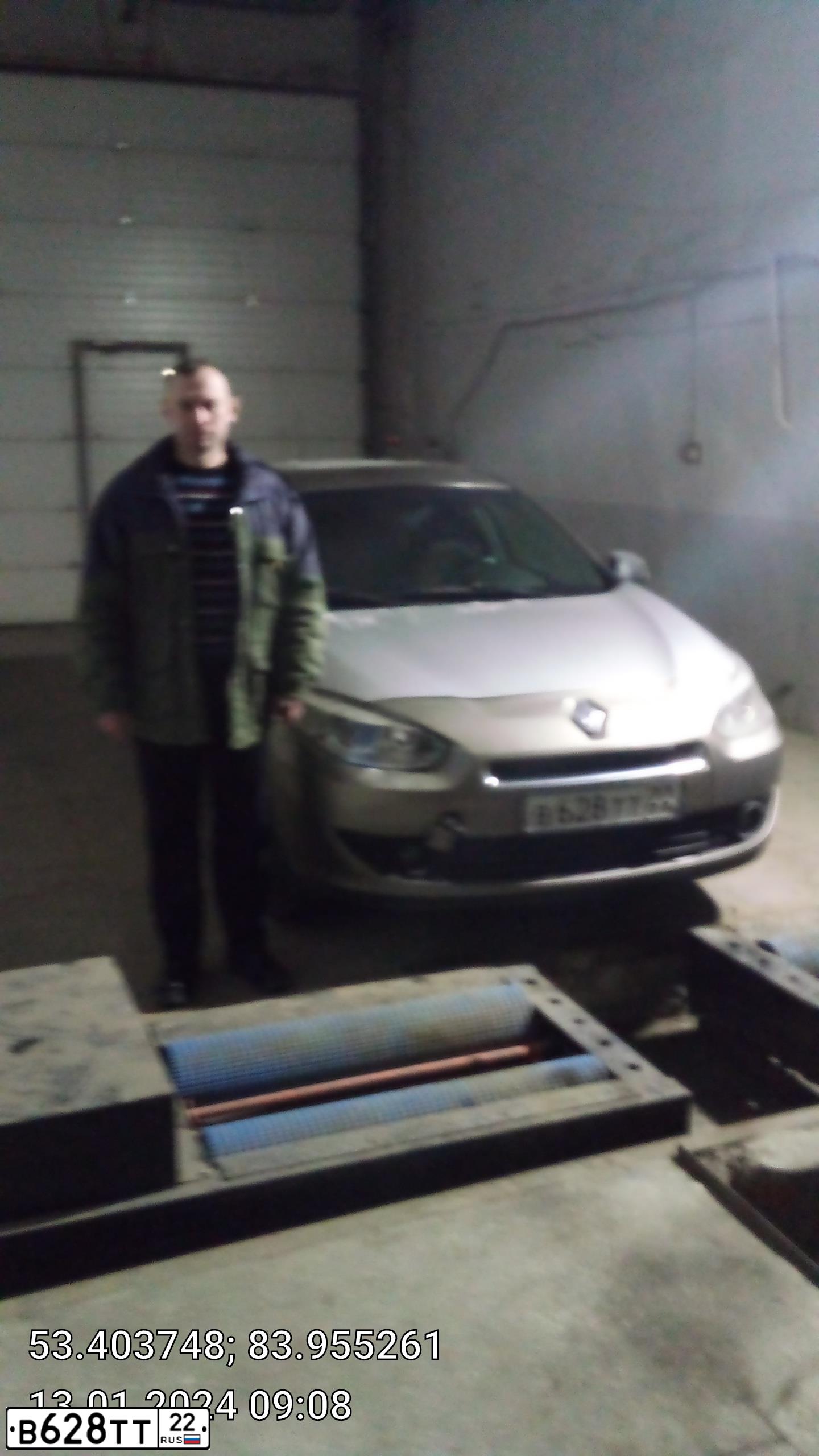 Фото автомобиля RENAULT FLUENCE, 2004 — госномер В738СН122. Цвет: БЕЖЕВЫЙ