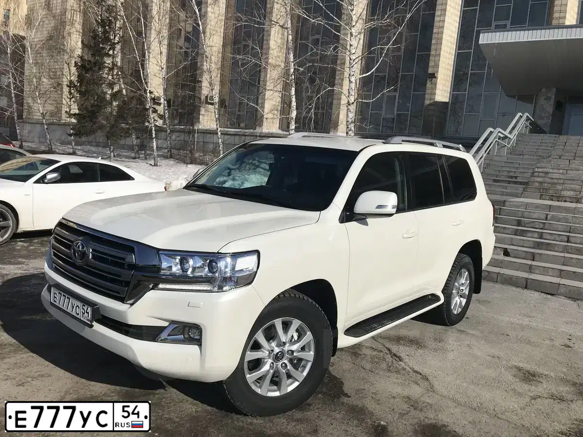Фото автомобиля TOYOTA LANDCRUISER 200, 2016 — госномер Р543СС154. Цвет: БЕЛЫЙ