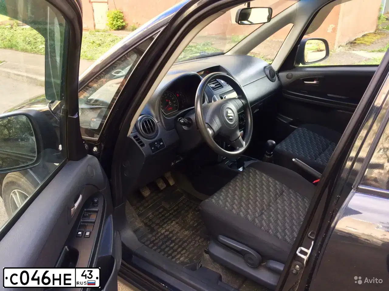 Фото автомобиля LADA 2110 LADA, 2002 — госномер В046МЕ43. Цвет: СЕРЕБРИСТ ЖЕЛТО-ЗЕЛЕНЫЙ