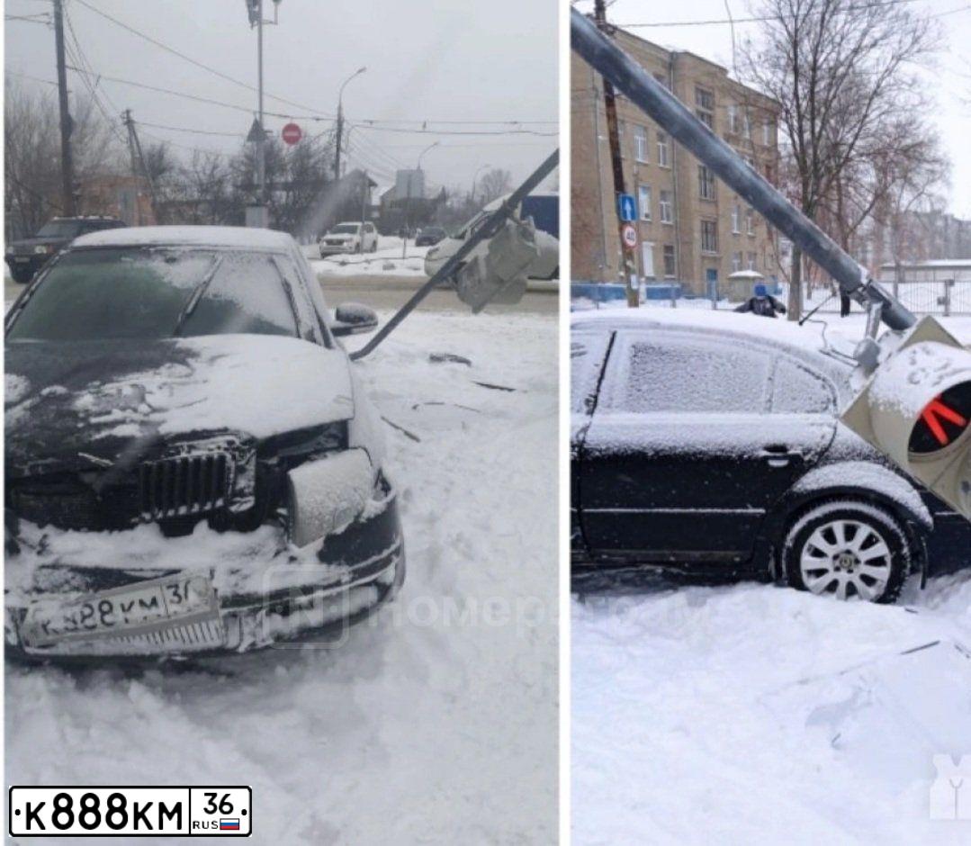 Фото автомобиля NISSAN TEANA, 2008 — госномер Р722НМ136. Цвет: Серебристый