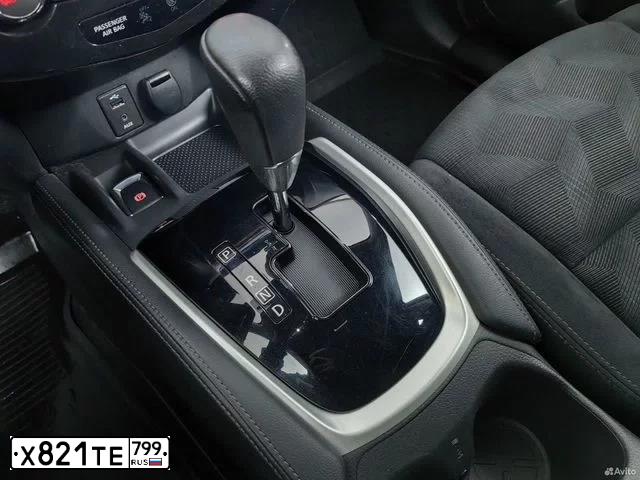 Фото автомобиля NISSAN X-TRAIL, 2017 — госномер О605ВВ250. Цвет: Белый